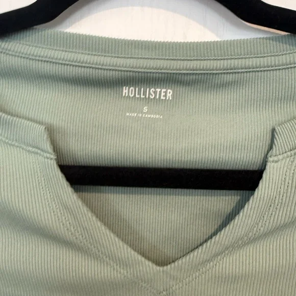 Hollister Women's Sage Short Sleeve Tee - Picture 2 of 3